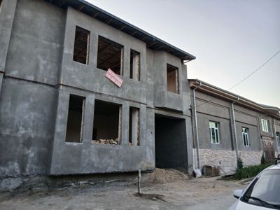 Nazarbek markazida uy sotiladi