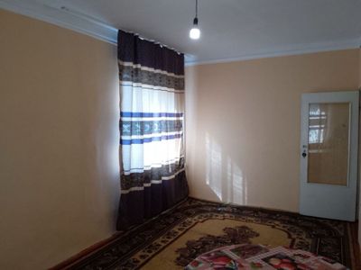 Ijara 1xonalik 3 etaj. 6mkr madina magazin yonida