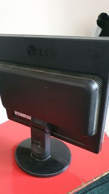 LG monitor na stol