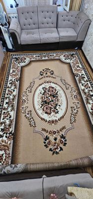 Срочно продам большой красивый ковёр. Размер 400 х 250 см.