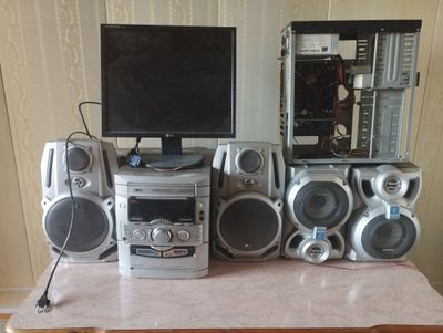 Продам, музыкальный центр,две колонки и ПК