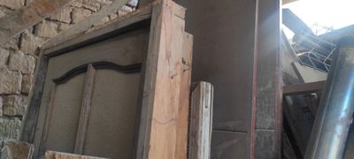 Йогоч Ешик ва Деразалар