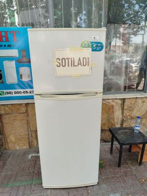 Холодильник сотилади