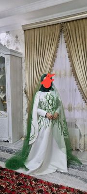 Ansambl. kelinlik ko'ylagi