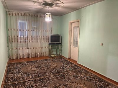 Сдаётся в аренду 2х комнатная квартира в Чирчике в 4 микрорайоне