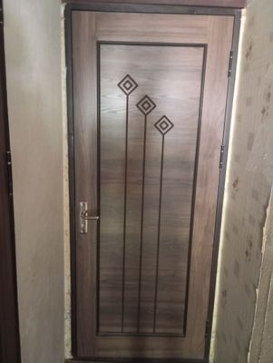 Дверь вместе с замком