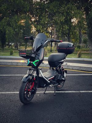 Skuter satiladi jil-2025 6 akkulyator