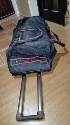 Продам дорожную сумку — б/у, пригодна на детали