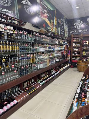 Magazin uchun polkalar sotamiz