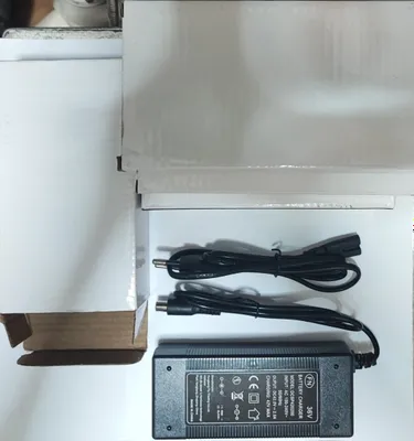 Блок питание (зарядка).