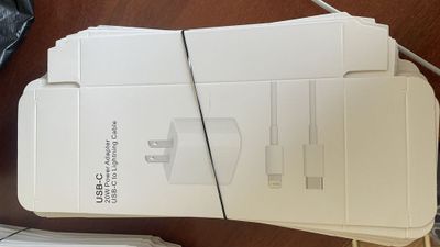 Продаются упаковочные коробки для зарядок от Айфона