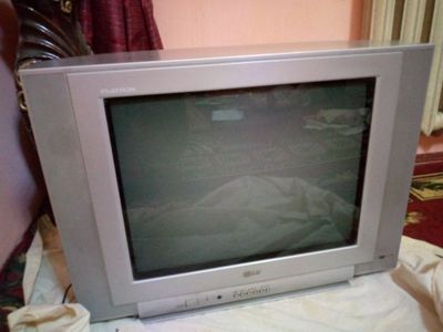 Televizor sotiladi