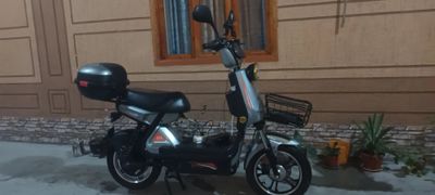 Скутер сотилади холати зор