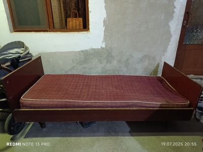 Kravat sotiladi. Servant sotiladi