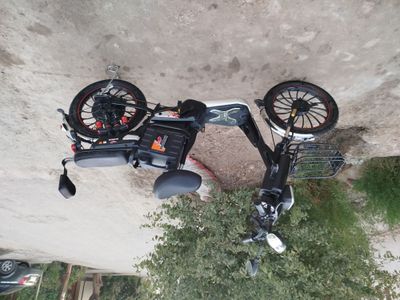 moto skyuter sotiladi