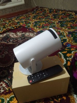 Projektor HY300 1 soat ishlatilgan