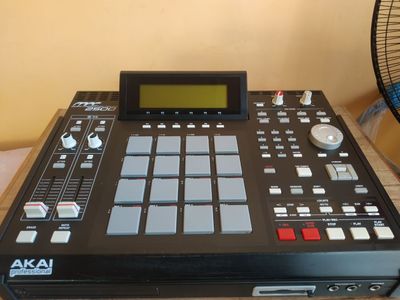 Akai mpc 2500 akay 2500 mpc