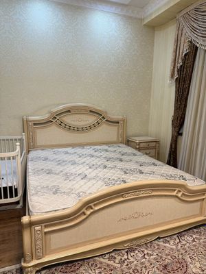 Стильная спальня мебель из Китай (как новое) + 4м/4м ковёр в бонус