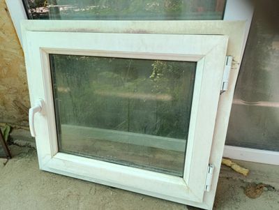 Продается пластиковая форточка.