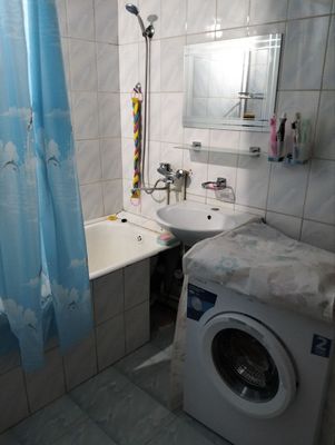 Задаётся двух комнатная квартира на долго срочное своя в центре города