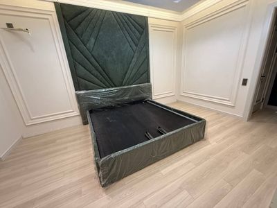 Myaxkiy kravat mebel