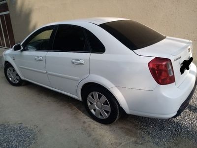 Lasetti 1.8 mexanika. Holati yaxshi. Mator qiynagani yoq. Kraska 30%..