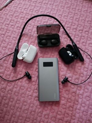 Продаю блютуз наушники и power bank.