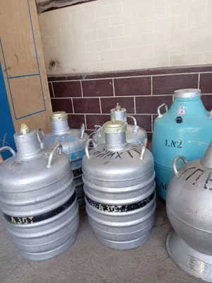 Duar idishlar bor. Есть сосуд дьюар для жидкого азота разных объемов