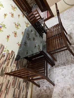 Кухонный стол и 4 стула