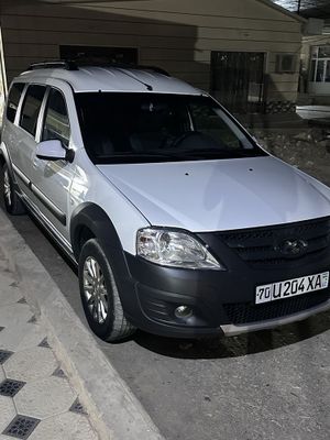 Lada largus cross