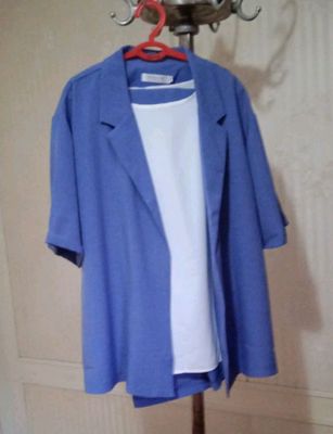 Продаю брючный костюм. 2 XL. 550000 сум.