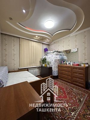 Продаётся 4-комнатная квартира у Дружбы Народов