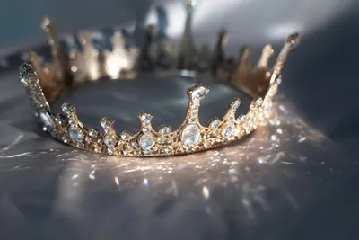 Корона с кристаллами торт. Бесплатная доставка.