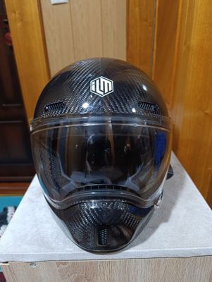 Moto shlem carbon fayber razmer M
