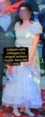 Ivry rangdagi, nafis vecherni kuylak
