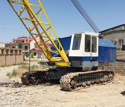 Продаётся гусеничный кран МКГ-25БР с длиной стрелой и большим гуськом.