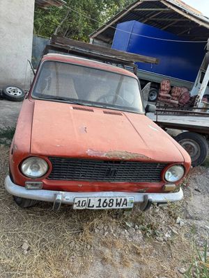 Moshina bor 02 sotiladi