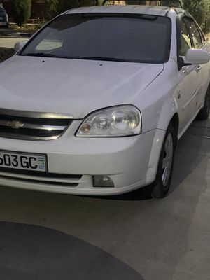 Lacetti 1,8 sotiladi