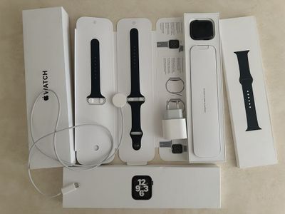Apple Watch SE 44mm (Space Gray) + Полный комплект