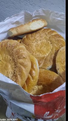 Qotgan non otborniy ichlariga jovob 50 kg qoplaga solingan