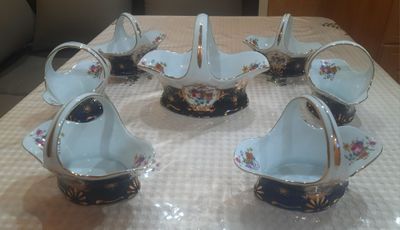 Сет из 7 красивых корзиночек ( 6 небольших+ 1 побольше) . Фарфор, коба
