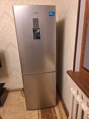 Двухкамерный холодильник Samsung, в идеальном состоянии