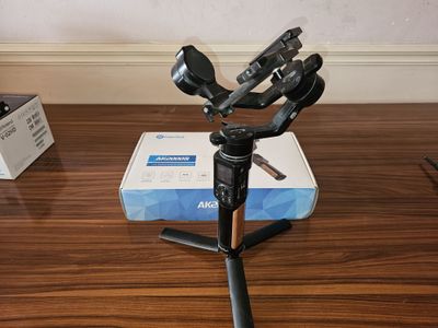 FeiyuTech ak2000c Fotocamera uchun stabilzator.