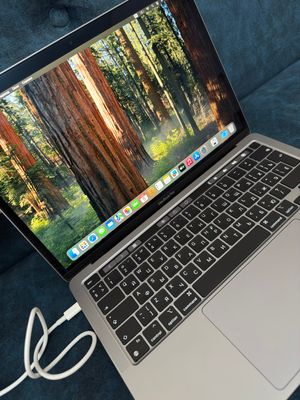 MacBook Pro 13” M2 – 8GB/512GB идеальное состояние