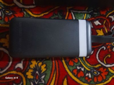 Power bank sotiladi