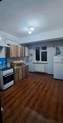 Mirobod Oybek metrosi yaqinida 1 xonali sherglikka kvartira bor