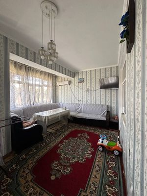 Navoiy shahrida 2 xona uymiz sotiladi narxini kelishamiz remonti yaxsh
