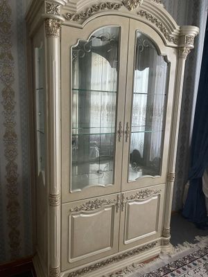Oq mebel yengi zal uchun
