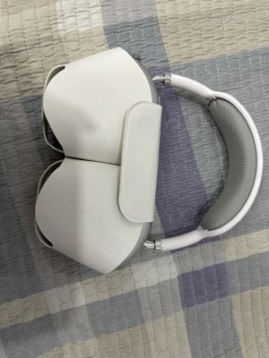 Air pods max beliy svet