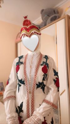 Kelin sarpo. Fata diadema qoshib beraman